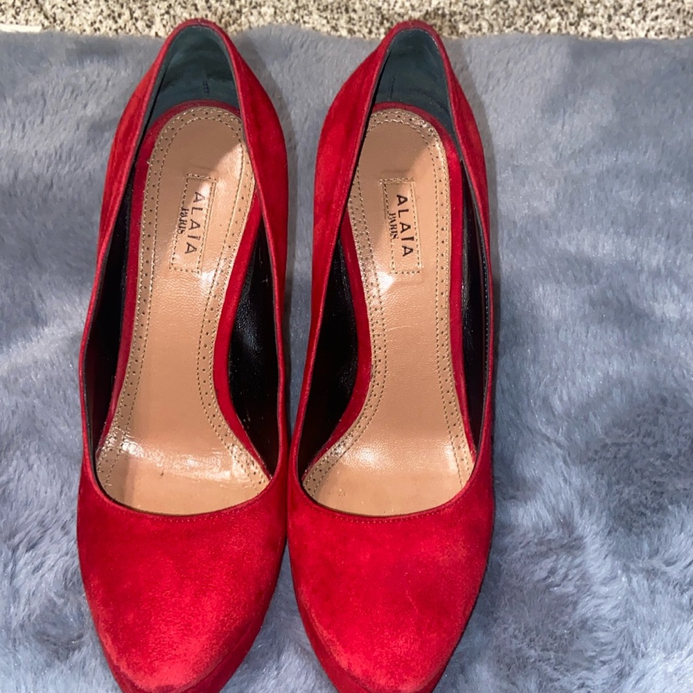 Gorgeous Deep Red Suede Alaia Pumps!! SZ 6